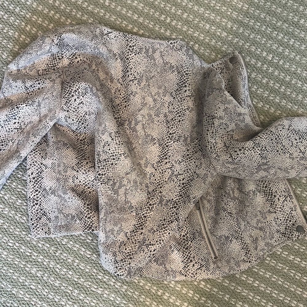 Cute Jacket! - image 4